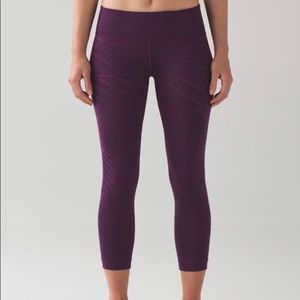 Lululemon Hot Like Agni Crop Sz 8 Purple